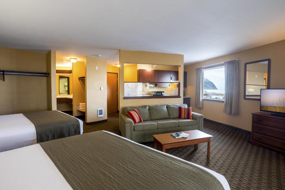 Two Queen Jacuzzi Partial View interior